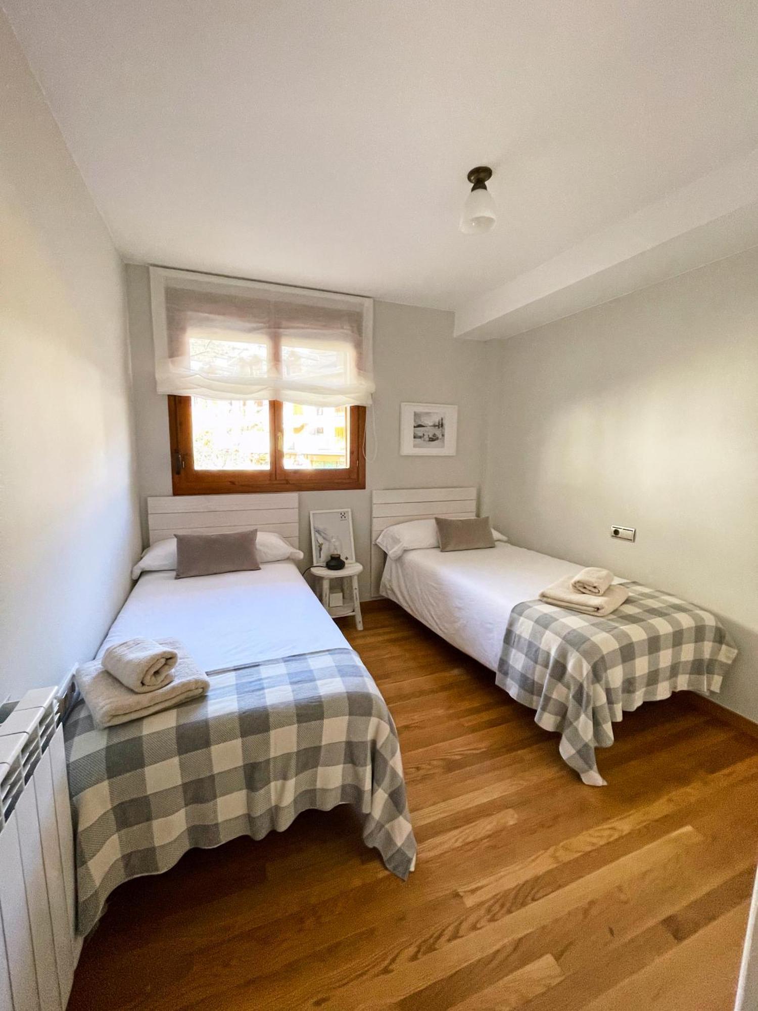 Apartamento Familiar En El Centro De Benasque Con Terraza Exteriör bild