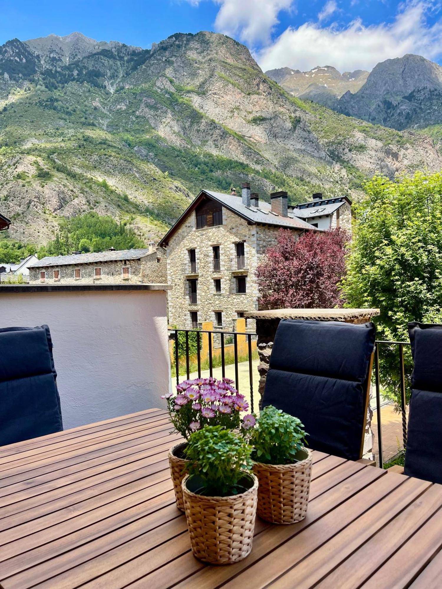 Apartamento Familiar En El Centro De Benasque Con Terraza Exteriör bild